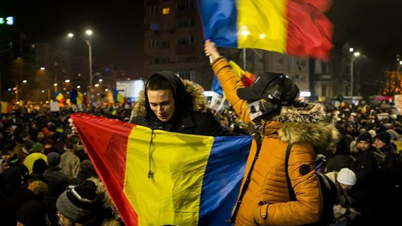 Romanya'da 'paralel devlet' protestosu