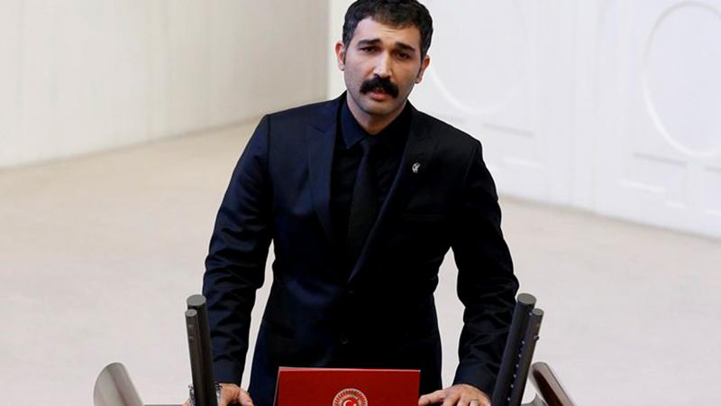 HDP'li Barış Atay Meclis'te yemin ederken yuhalandı
