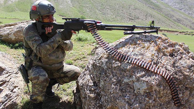 Gümüşhane'de PKK'lı grupla askerler arasında çatışma!