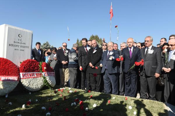 CHP eski Genel Başkanı ve Başbakan Bülent Ecevit, vefatının 9'uncu yıldönümünde kabri başında anıldı