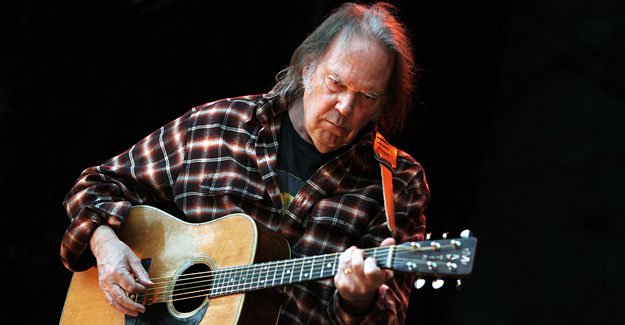 Neil Young’dan kahve zincirine boykot
