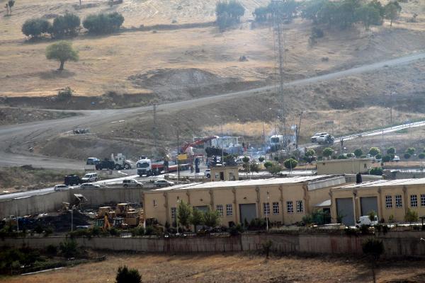PKK, Şırnak'ta polis noktasına bomba yüklü araçla saldırdı: 2 şehit, 5 yaralı
