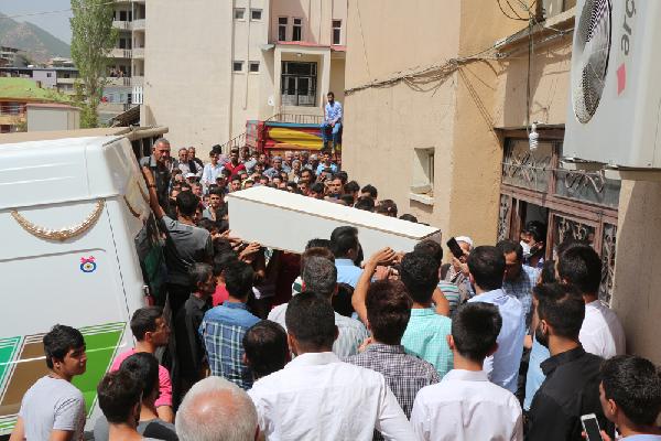 Şemdinli'ye 7 PKK'lının cenazesi dağdan getirildi