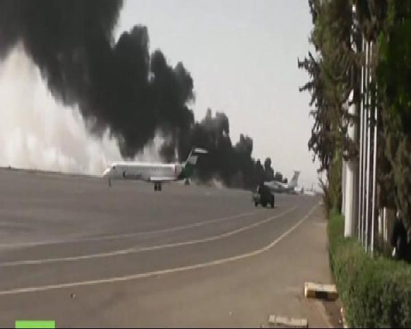 Suudi savaş uçakları İran uçağının ineceği Sana Havaalanı'nı bombaladı