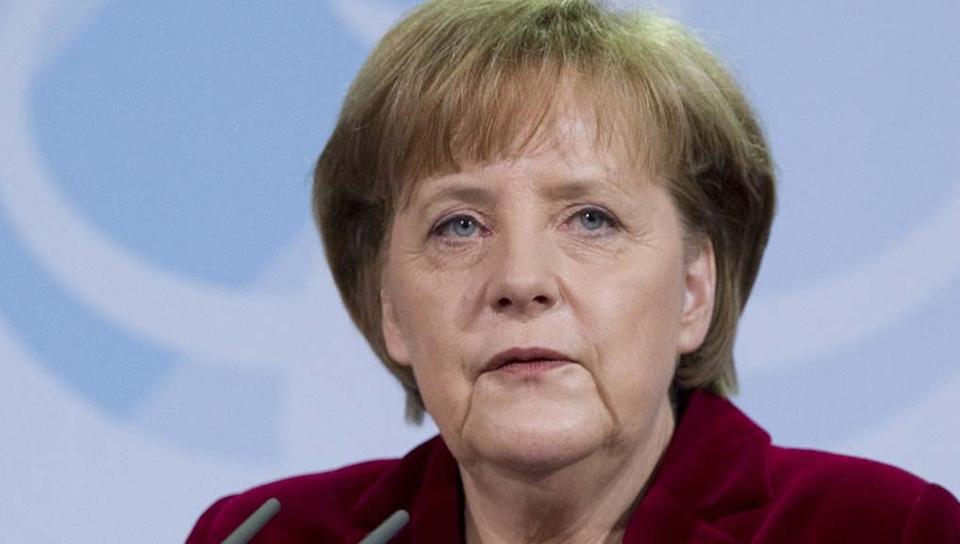 Üç Almandan biri Merkel'in istifasını istiyor